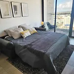 Downtown Apartment With Balcony City View, Gym & Lounge