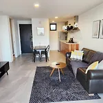 Downtown Apartment With Balcony City View, Gym & Lounge