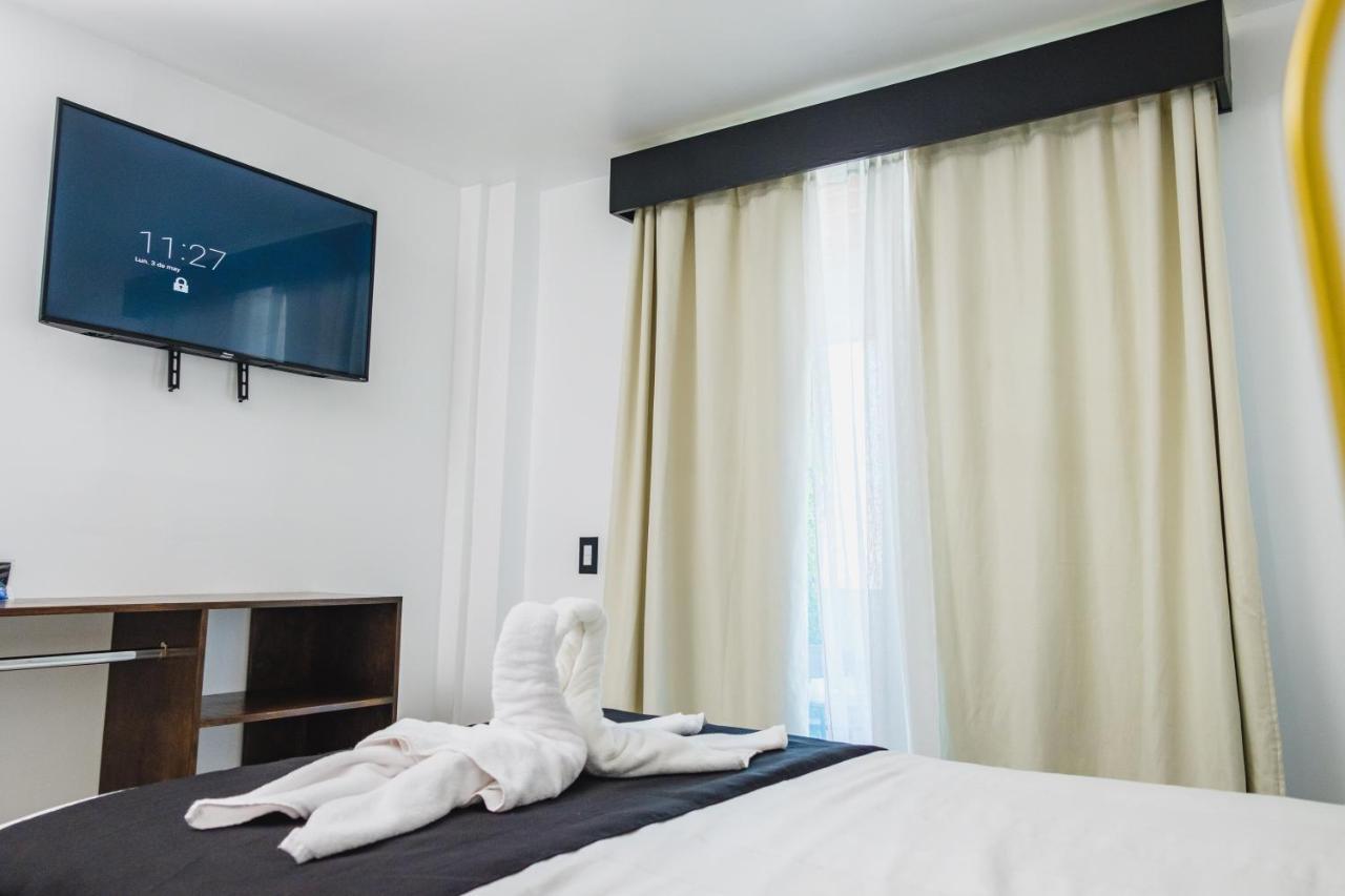 Hotel Revolucion