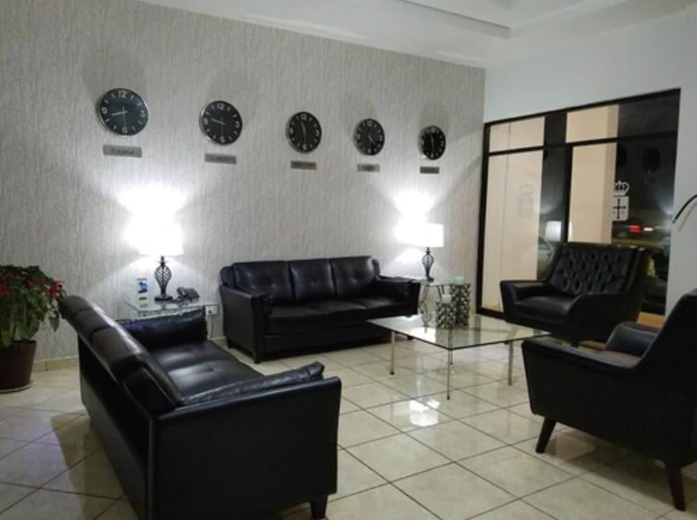 Principado Aeropuerto Hotel 3*