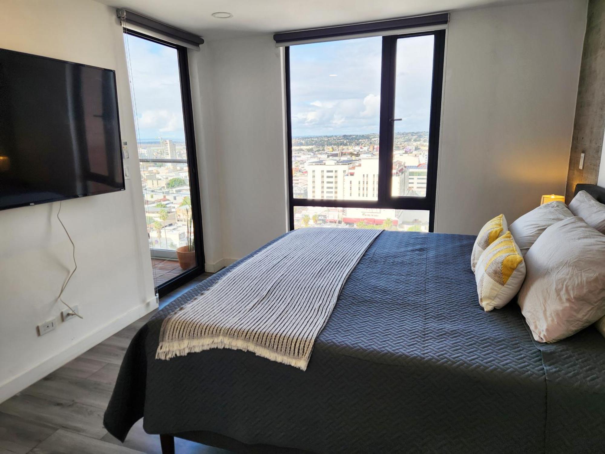 Apartahotel Downtown With Balcony City View, Gym & Lounge *
