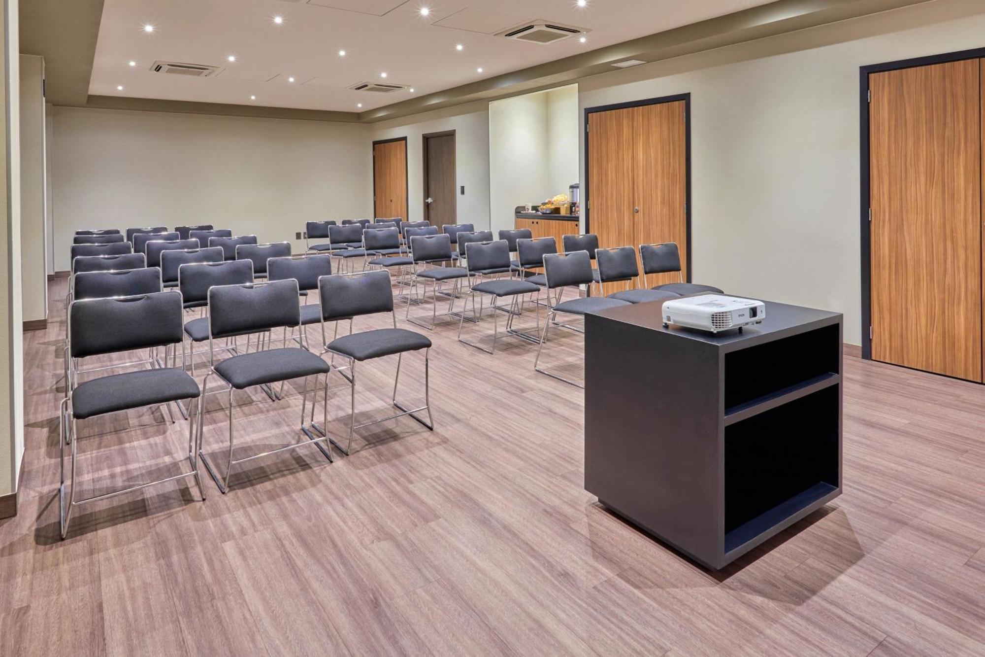 Hotel Express By Marriott Otay 4*