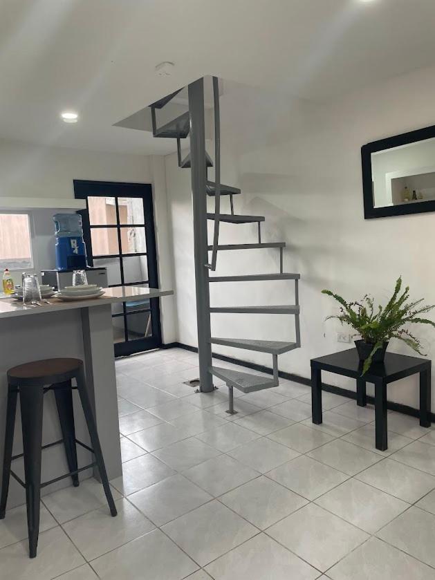 D4 Hermoso Privado * Tijuana