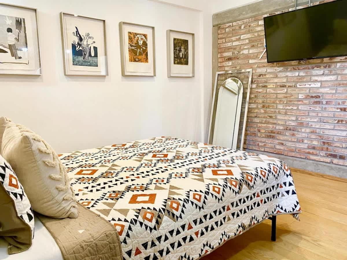 Edgy Vibes In Apartamento *