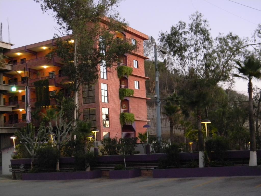 Hotel del amor Grand Guaycura 2*