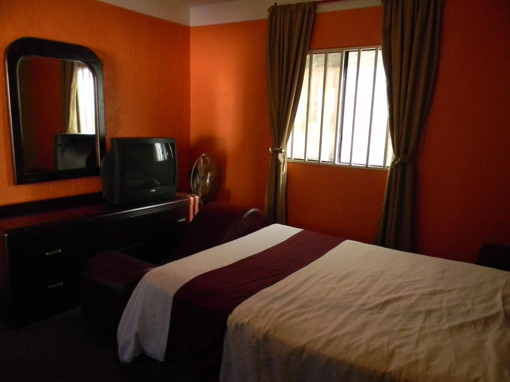Hotel del amor Grand Guaycura 2*