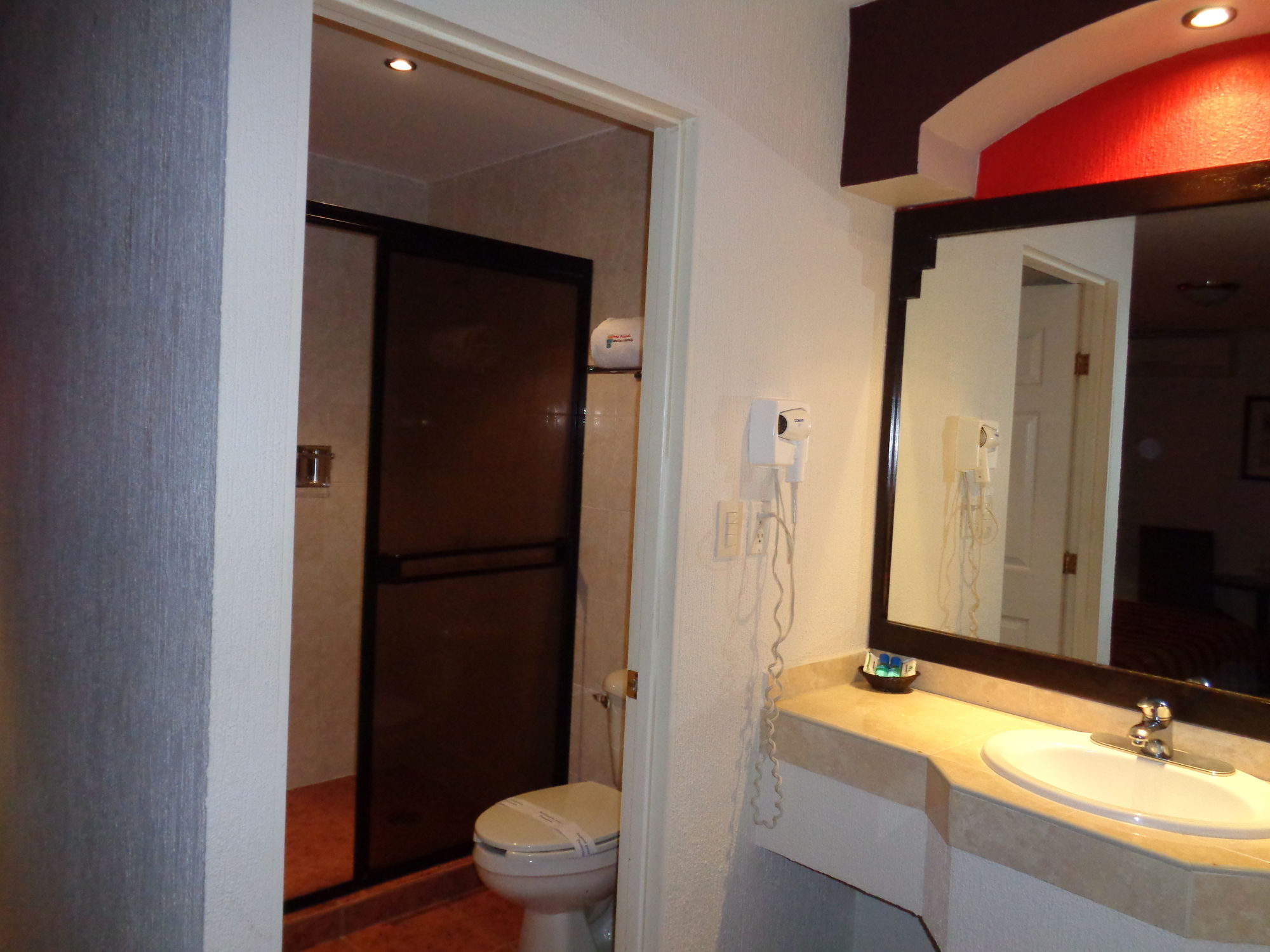 Hotel Principado Aeropuerto 3*