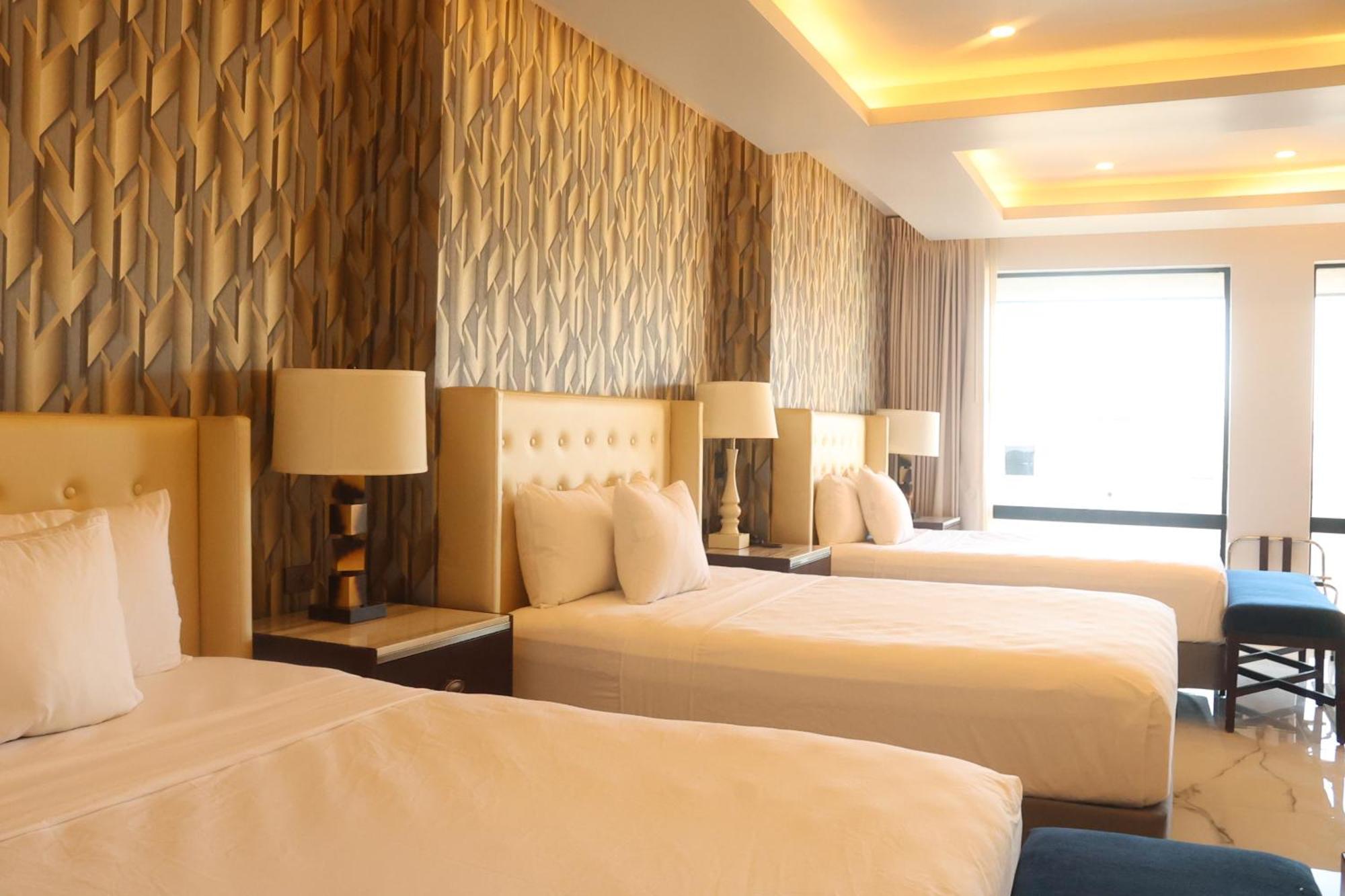 West Plaza Hotel 4*